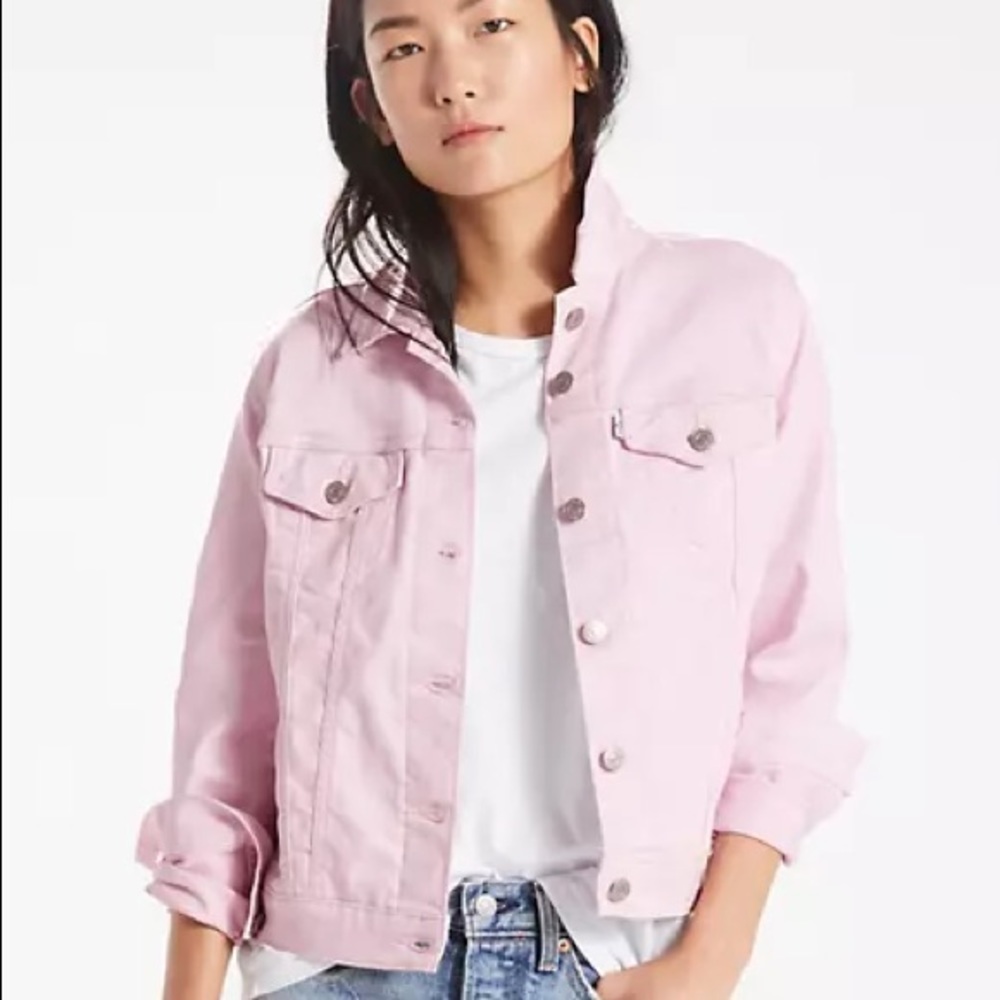 Pastel pink Levi’s denim jacket - M